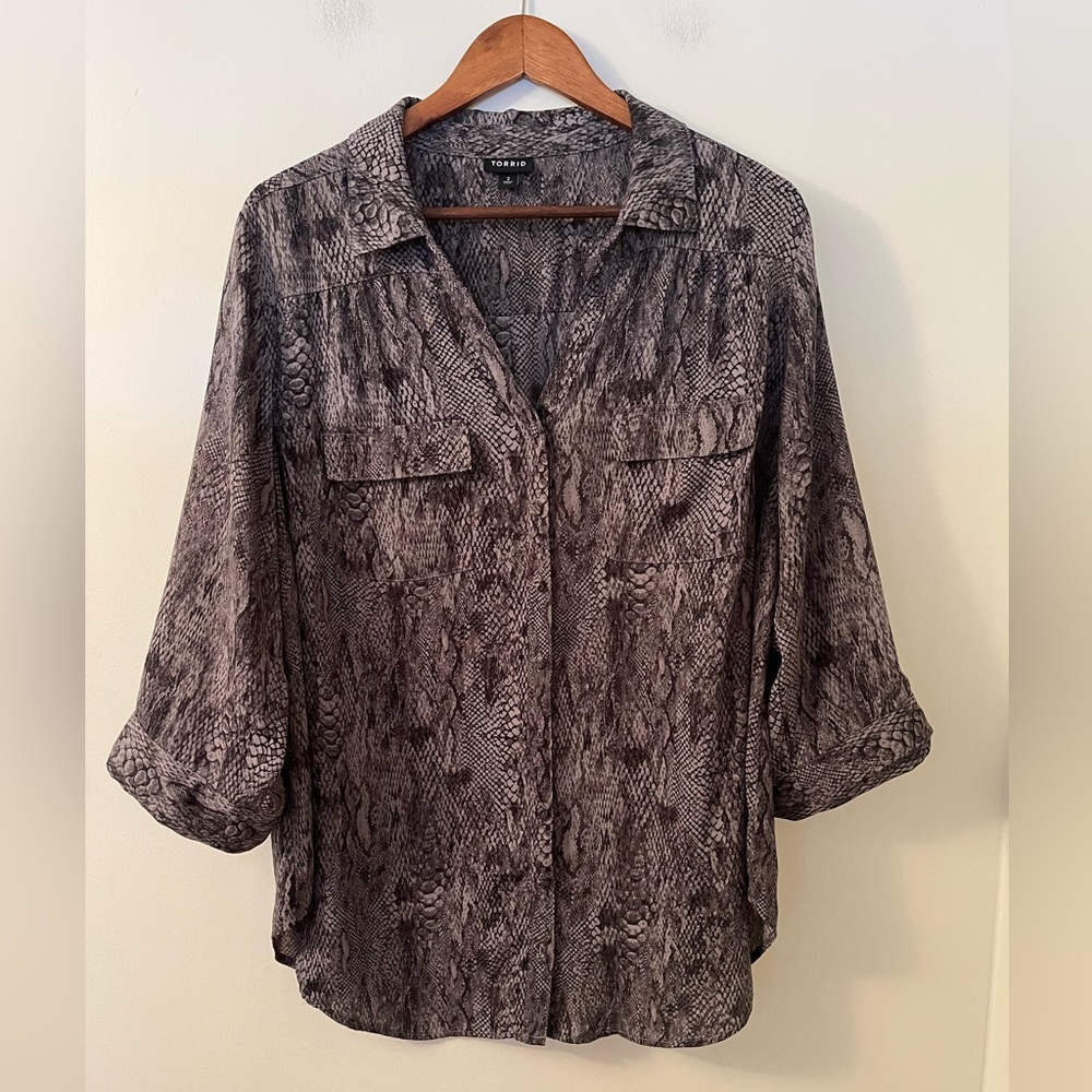 Torrid Snake Print Button Down Roll Tab Sleeves B… - image 1